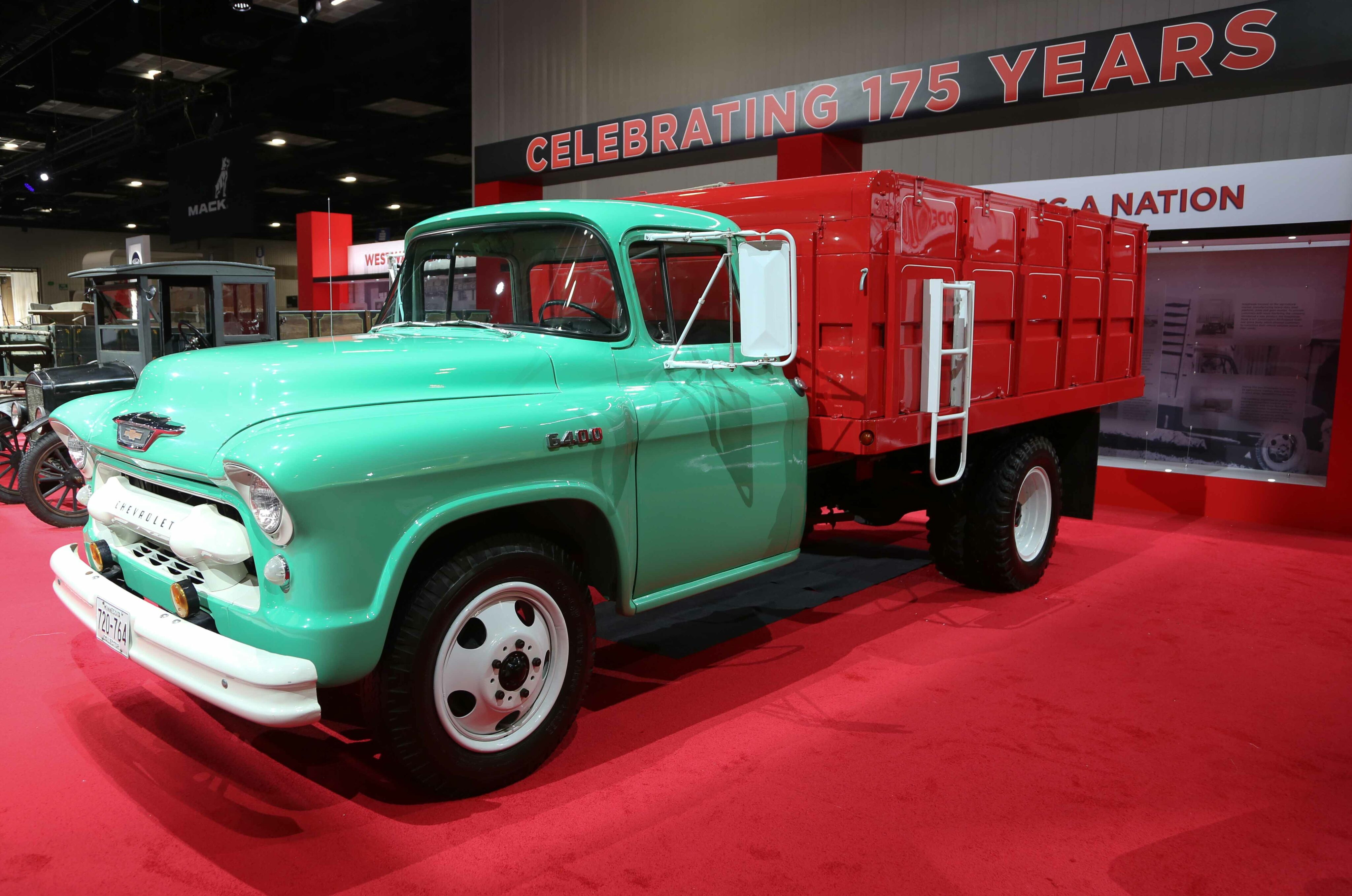 1955-Chevy-6400-with-12-Knapheide-Grain-Body