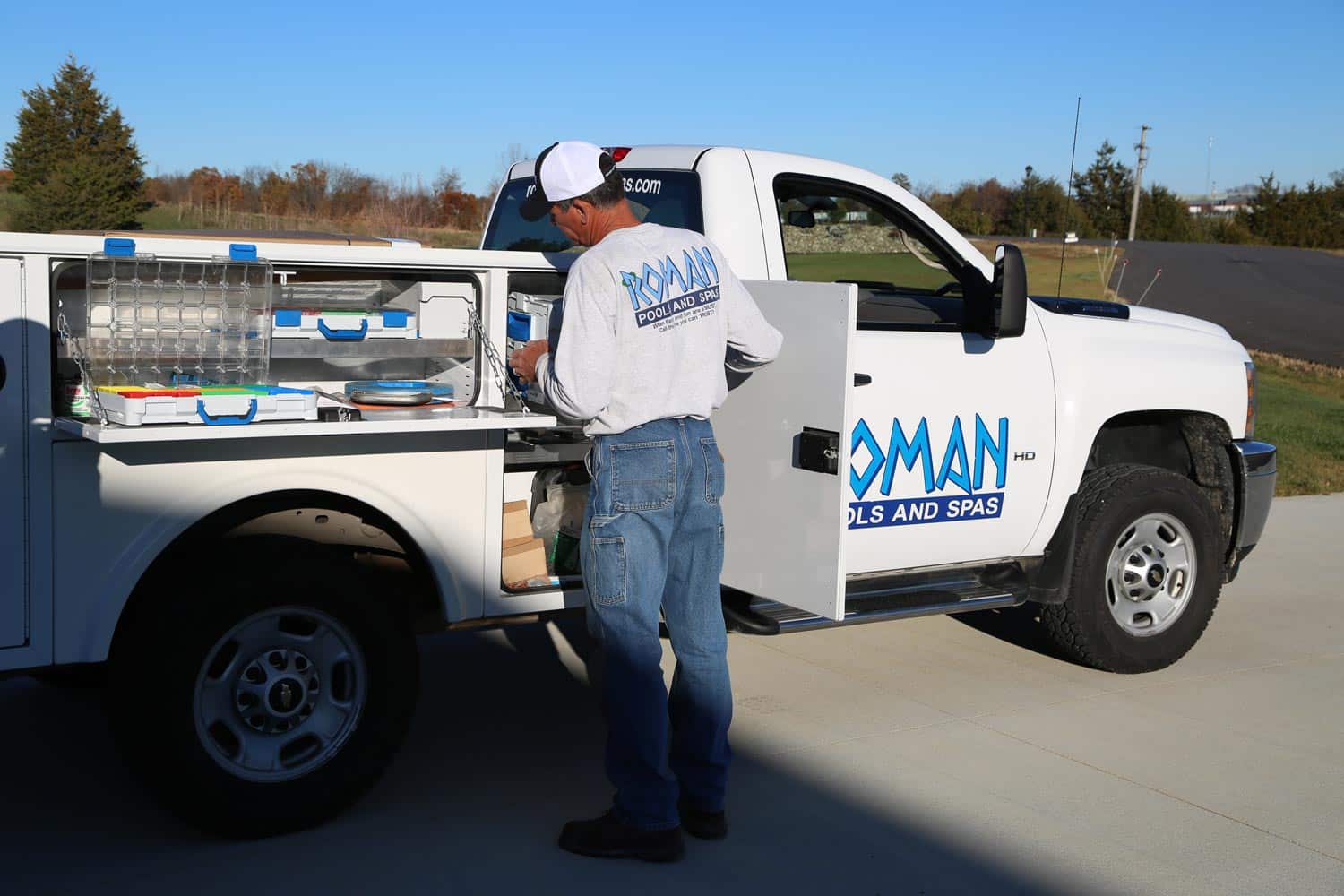 roman pools and spa aluminum service truck