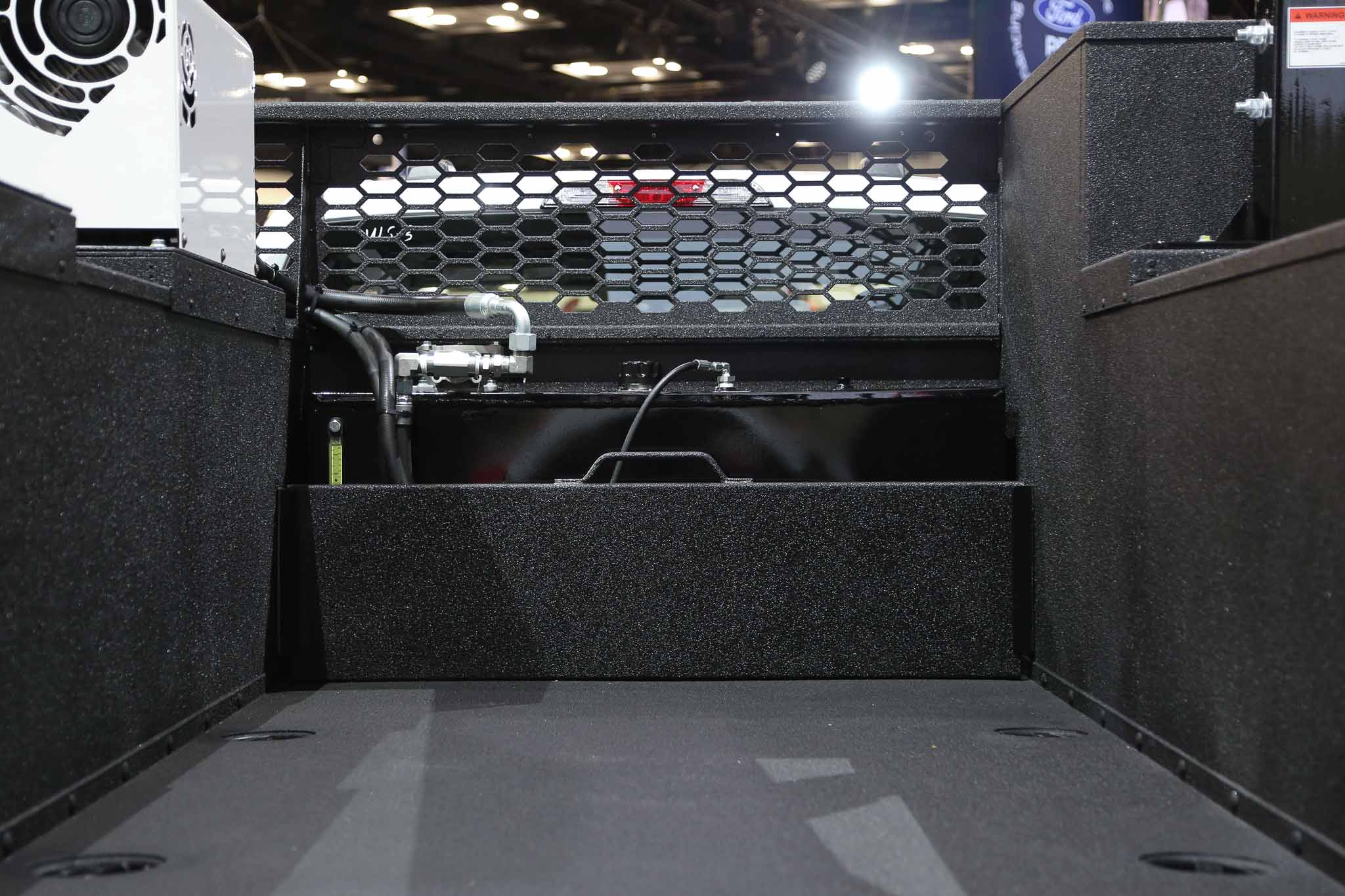 knapheide mechanics truck bulkhead