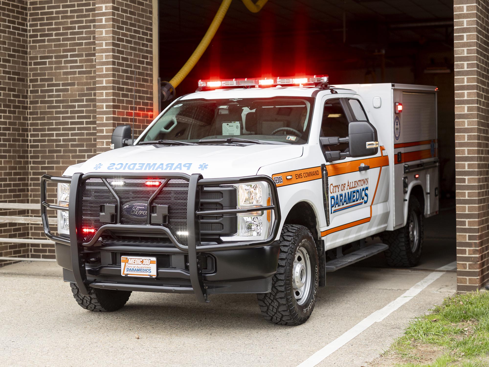 City Of Allentown Paramedics Custom Ems Command Truck Exiting Station