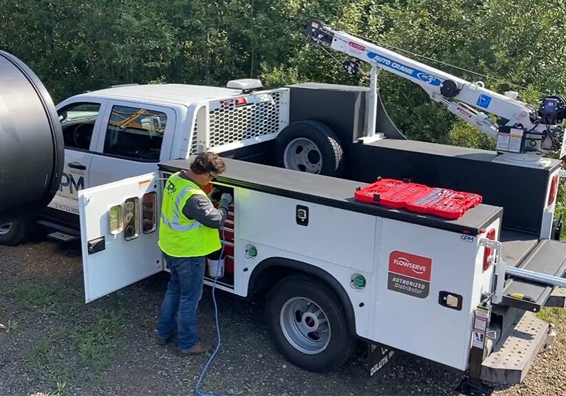 gpm service truck with crane